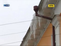 Небезпека згори - бурулі атакують