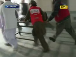 Террористы напали на университет в Пакистане