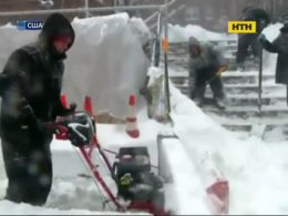 Четверть Соединенных штатов завалило сугробами