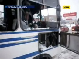 На Черкащині пасажирів заблокувало у палаючому автобусі