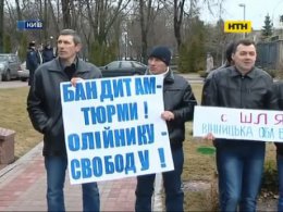Полісмена Олійника побили в СІЗО, а суд призначив домашній арешт