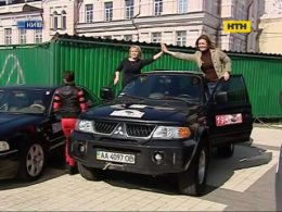 Киевлянки соревновались в водительском мастерстве на праздничном ралли