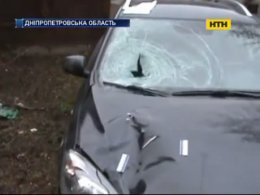 На Дніпропетровщині чоловік чужою автівкою насмерть збив людину