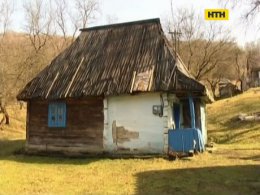 Скандал вокруг домика на Закарпатье, из которого родственница выгнала законную владелицу