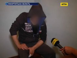 На Закарпатті чоловік зарізав друга за дитячу образу