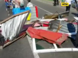 В столице продавцы снесенных киосков перекрыли проспект Победы