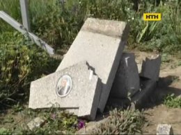 Малолітні вандали сплюндрували цвинтар на Одещині