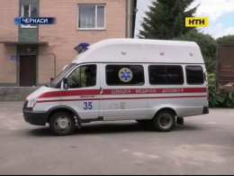 На Черкащині пацієнти погрожували медикам і пошкодили машину швидкої