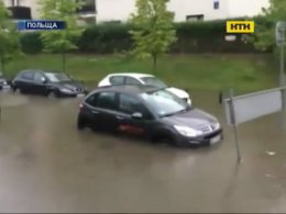 Снег в Австралии, смерчи в Беларуси и наводнение в Польше