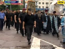 Паломники с Востока и Запада продолжают крестный ход по Украине