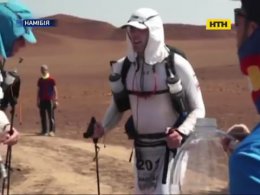 Слепой британский марафонец преодолел 100 километров африканской пустыни