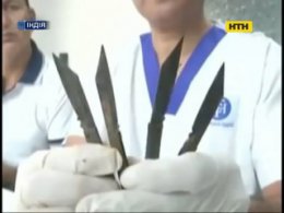 Дивні ласощі - індійцю подобалося ковтати ножики