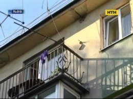 Львовская школьница выпала с балкона из-за экстремальных шалостей