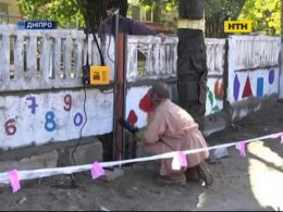У дніпровському дитсадку бетонна огорожа впала на дитину