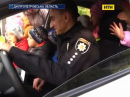 В Кривом Роге полицейские обучают безопасности на дороге дошкольников