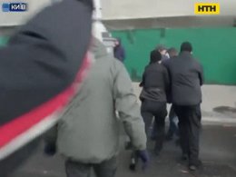 Вкладчики обанкротившихся банков устроили стычку с полицией в центре Киева