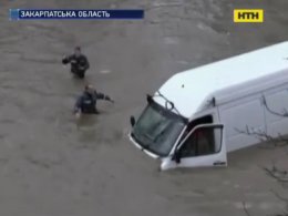 В Рахове автобус упал в речку Тису