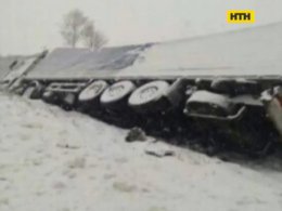 Снежная стихия накрыла Украину