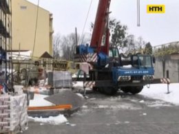 У Львові через падіння крана на будівництві загинув кранівник