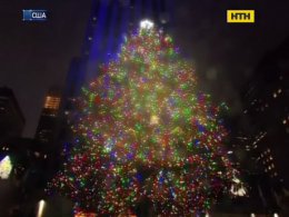 30-метровая елка засияла в Нью-Йорке