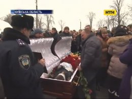 В Броварах прощаются с двумя работниками госслужбы охраны, погибшими в неудачной спецоперации на Киевщине