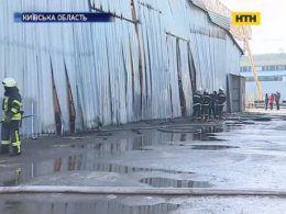 В Вишневом Киевской области произошел пожар на складе бытовой химии