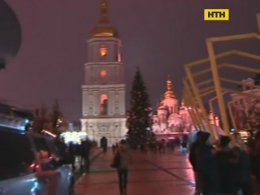 Новогодние елки зажглись в Украине