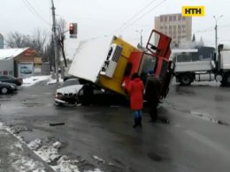 Впечатляющая ДТП в Виннице: BMW против грузовика