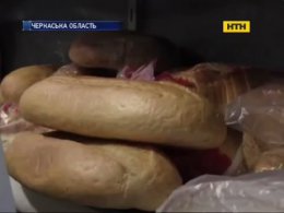 На Черкащині селяни роками ходять за хлібом за три километри