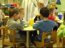 Сумський полісмен врятував малюка, який вдавився за обідом