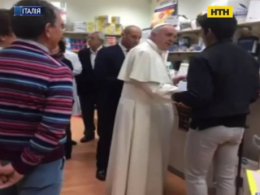 Папу Римского Франциска заметили во время шопинга в Риме