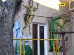 Одесситы разрисовали дом Чуковского героями его сказок