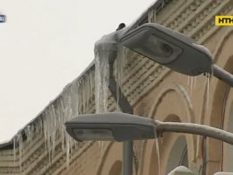 Відлига несе нову небезпеку - бурульки
