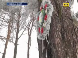 На Рівненщині батько повісився біля могили померлого малюка