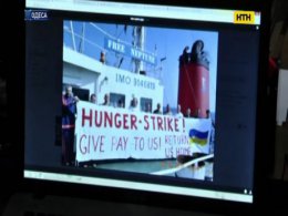 В порту Омана на греческом судне голодают украинские моряки