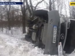 На Тернопільщині перекинувся автобус із двома десятками пасажирів