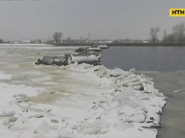 На Киевском водохранилище продолжается поисковая операция пропавшего рыбака