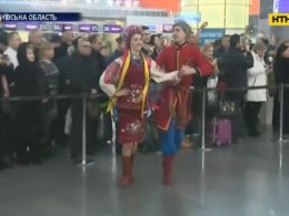 Коллектив Ансамбля имени Павла Вирского выступил в аэропорту "Борисполь"