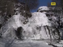 На Тернопольщине образовался ледяной каскад