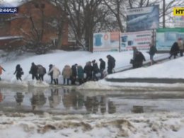 Масштабний прорив підземного водогону затопив Вінницю