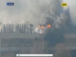 В Харькове сгорел заброшенный цех, пострадал человек