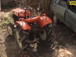 Полиция открыла уголовное производство против отца, пустившего сына за трактор