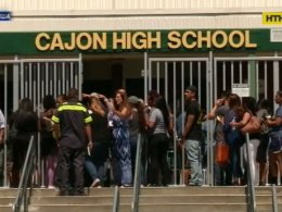 Городок Сан-Бернардино в США приходит в себя после кровавой трагедии в начальной школе