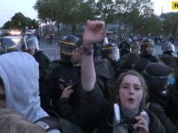 Первый тур президентских выборов во Франции завершился протестами в Париже