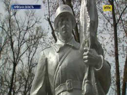 У рамках акції "Ніхто не забутий" оновлено монумент на Київщині