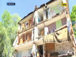 Жители разрушенного черниговского общежития полгода живут на "птичьих правах"