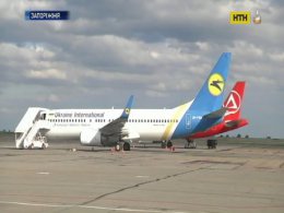На запорізькому летовищі літак загруз у бетоні