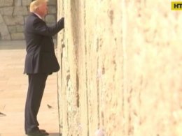 Дональд Трамп разом з родиною відвідав святиню - Стіну Плачу