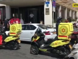 В Тель-Авиве мужчина с ножом набросился на людей в сувенирной лавке