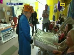 Британская Королева посетила пострадавших в госпитале
